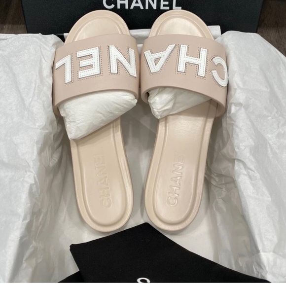 Chanel tan and white sandal - Picture 2 of 2